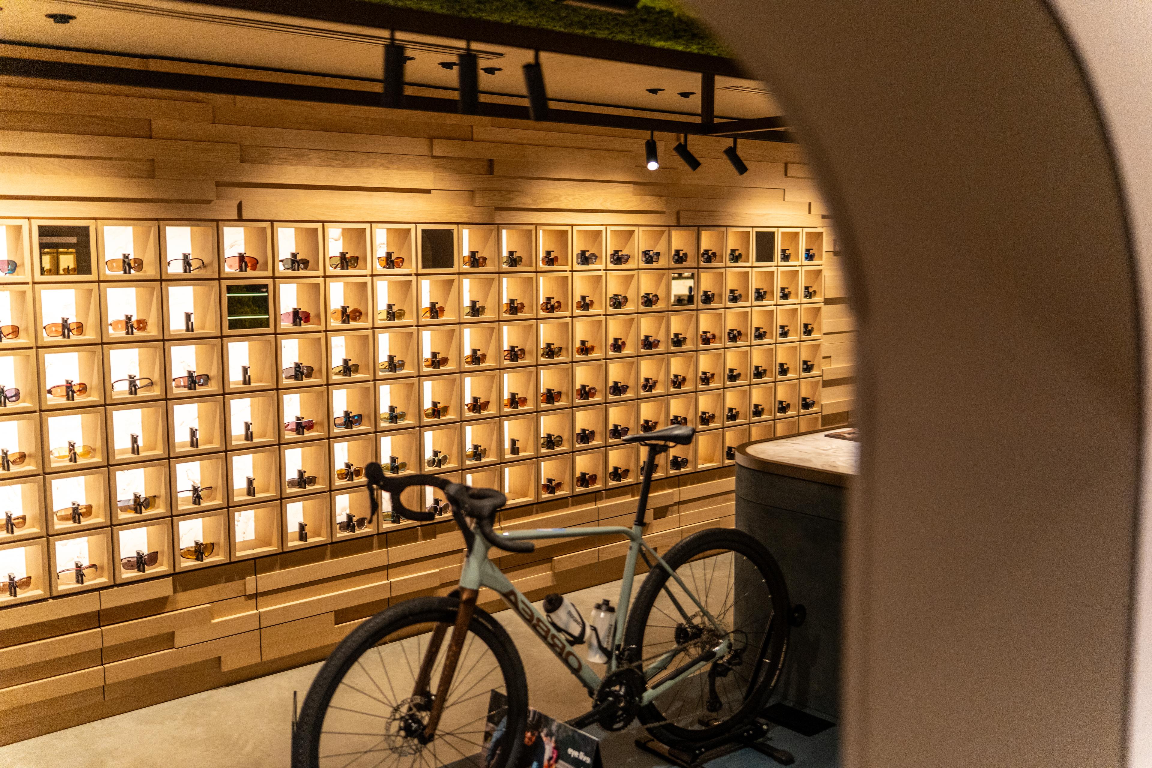brillenrek met sportfiets